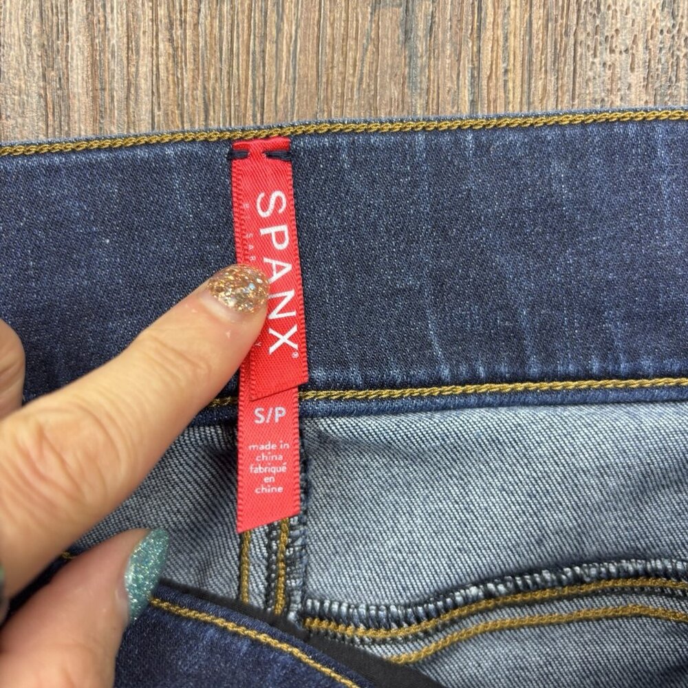 Spanx Pull On Straight Jeans Dark Wash Raw Hem Women’s Size Small - Picture 5 of 11